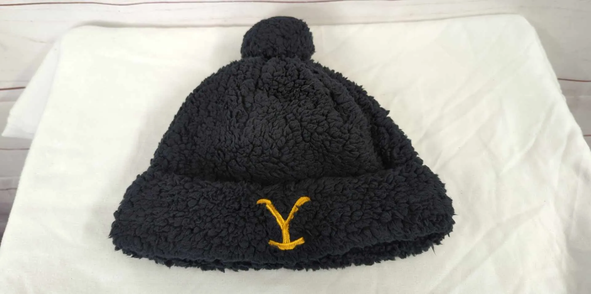 Black A522394 Yellowstone x BumbleBella by Jill Martin Sherpa Beanie