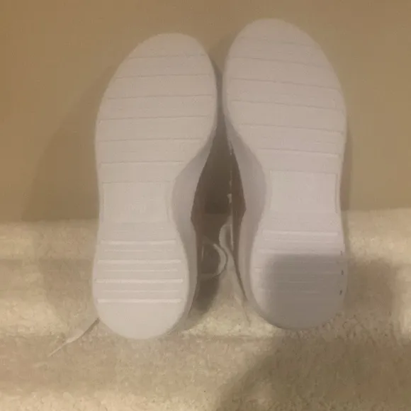Brand New Youth/Women Puma Sneakers
