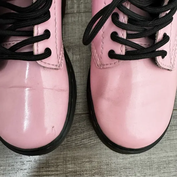 Dr. Martens Toddler 1460 Patent Leather Lace Up Boots in Pale Pink Size 9