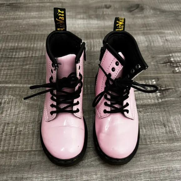Dr. Martens Toddler 1460 Patent Leather Lace Up Boots in Pale Pink Size 9