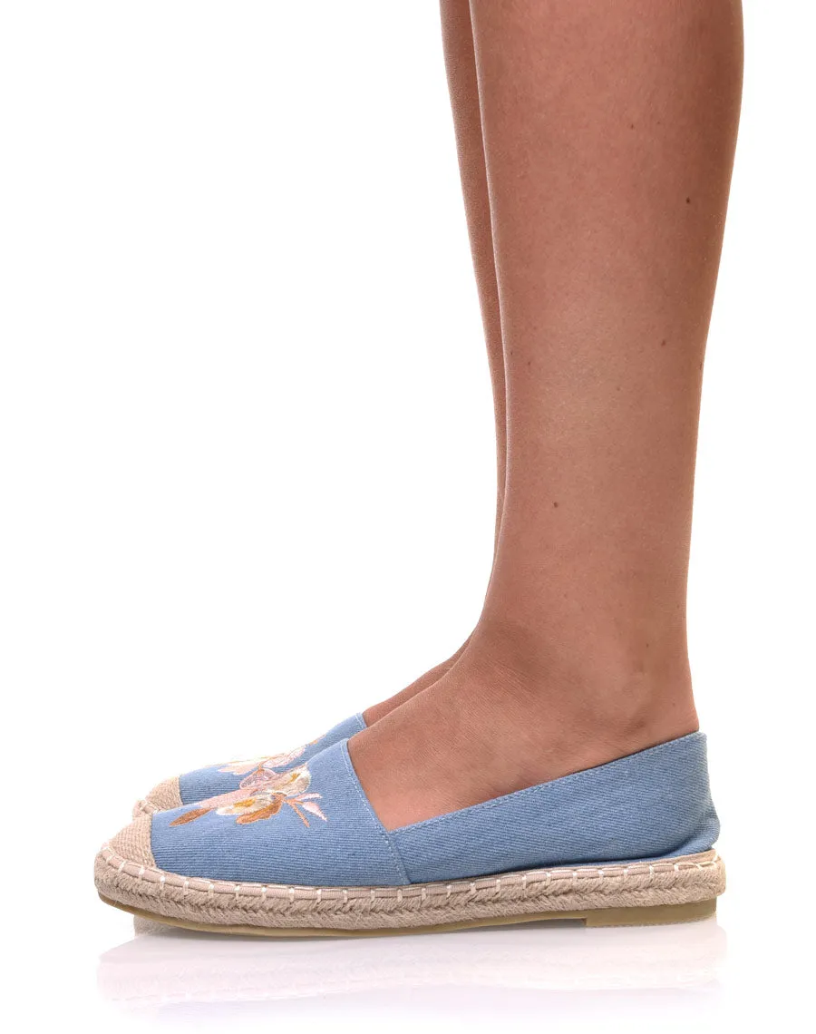 Espadrilles bleues brodées