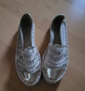 Espadrilles mit Verzierungen, Grösse 36