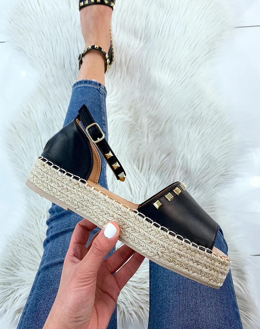 Espadrilles noires ornées de clous dorés