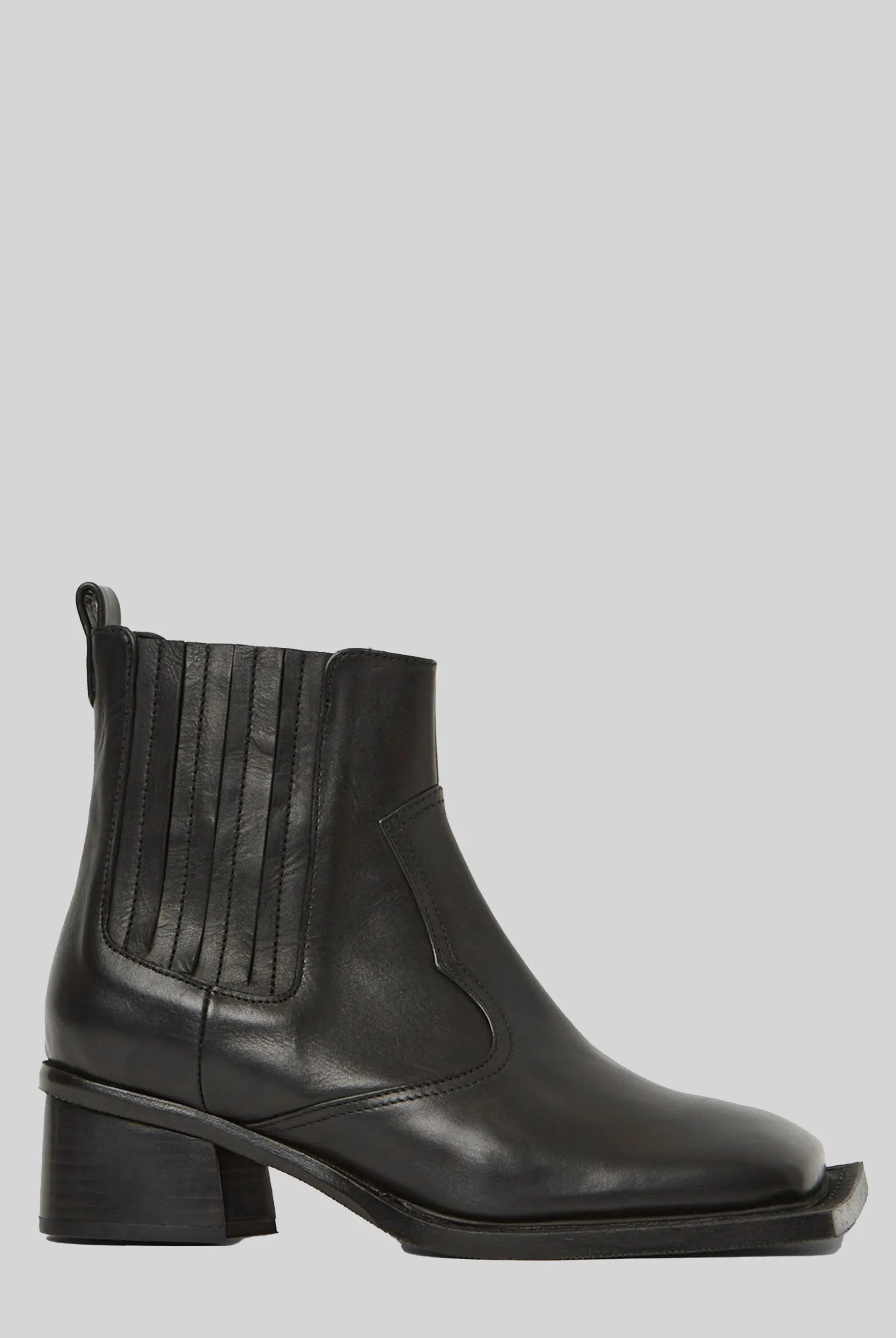 Howler Ankle Boots in Black Leather