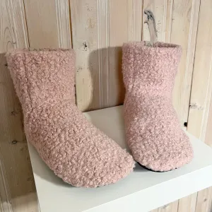 JadyLadys wooly pink boot