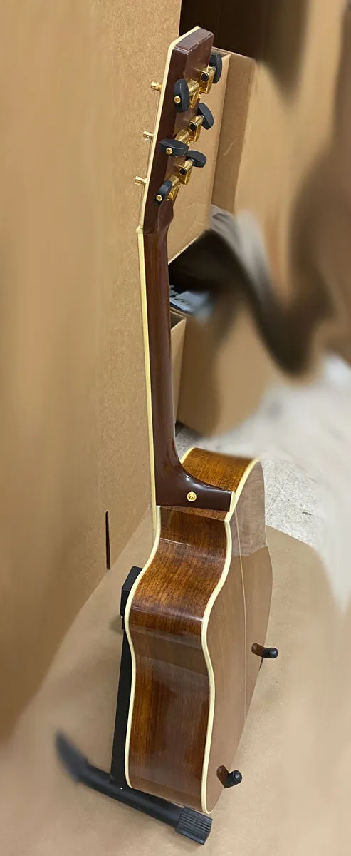 Martin DC-Aura Dreadnought Cutaway 2005