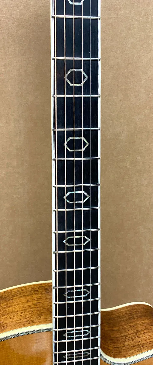 Martin DC-Aura Dreadnought Cutaway 2005