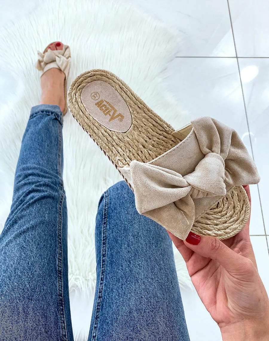 Mules beiges styles espadrilles à gros nœud