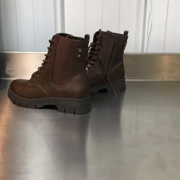 New WB Woman’s White Mountain Chevy DK Brown Smooth Boots