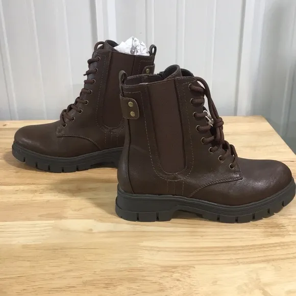 New WB Woman’s White Mountain Chevy DK Brown Smooth Boots