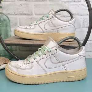 Nike Air Force 1 ‘07 Vintage White Sneakers Size 5.5 Youth