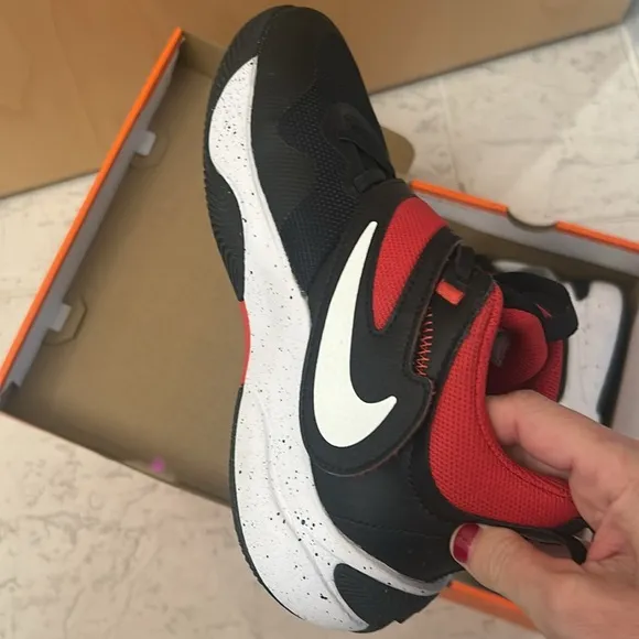 Nike Youth Team Hustle D 11 Black and Red Sneakers Size 6Y