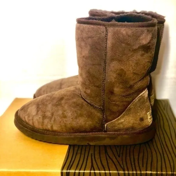 UGG BOOTS CLASIC SIZE 6 WOMEN’S